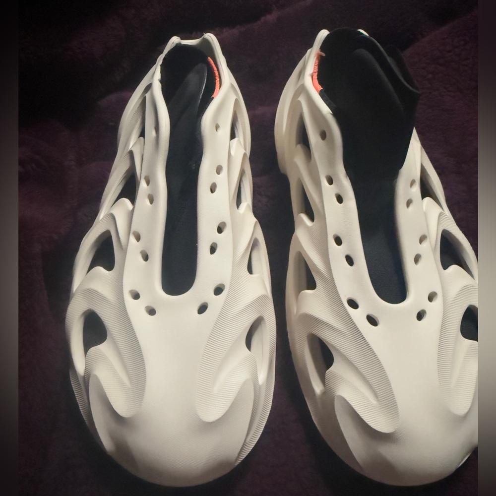 Men’s Adidas AdiFOM Q Wonder white/black Runner shoes